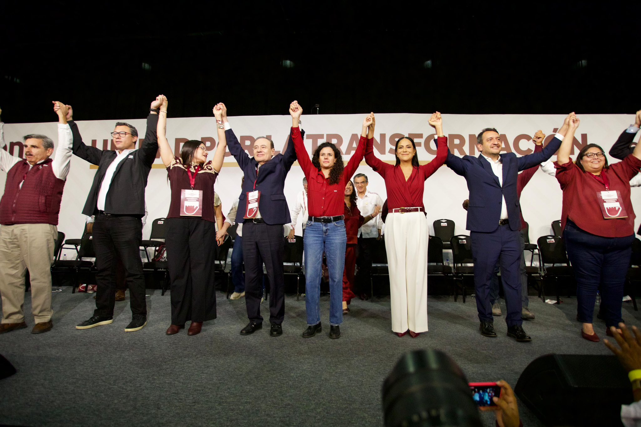 Bejarano no debería transitar hacia alguna candidatura, después de que el domingo Montiel –acaso la alumna más destacada de esa escuela de las ligas donde la especialidad son los asuntos pecuniarios– aseveró que van a cuidar que todos los candidatos que postulen el próximo año deben estar limpios.