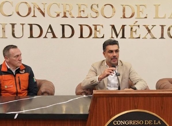 No sólo fue su idea, el verde Jesús Sesma también está apoyando. Desde la posición estratégica que ostenta como presidente del Congreso de la Ciudad de México está ayudando al director general del Metro, Adrián Rubalcava, a que se reúna con los grupos parlamentarios, supuestamente para beneficio de ese sistema de transporte. IMAGEN: Montaje con Gemini IA