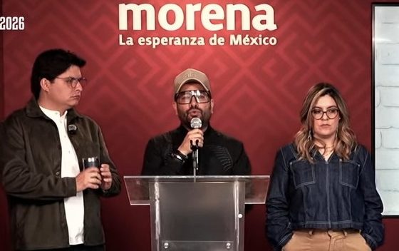 Resulta que Romo siempre se ocupa más de que le queden bonitas sus pancartas y cartulinas, de la estridencia y las frases majaderas, que de revisar de fondo lo que haya hecho mal o bien la administración de esa demarcación territorial, que no se resigna haber perdido en 2021. FOTOS: Especial
