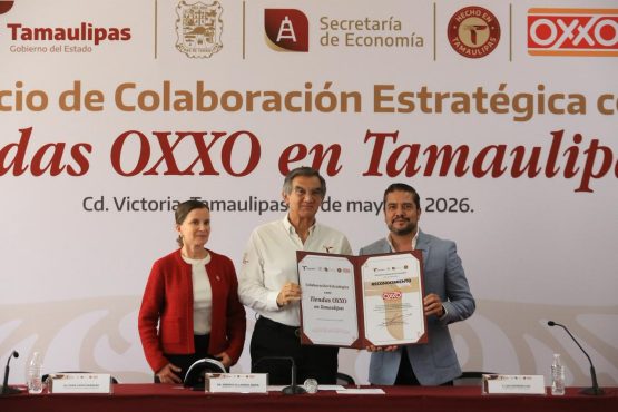 Al atestiguar el anuncio de inversión por 300 millones de pesos y la apertura de 60 nuevas tiendas de la cadena OXXO en el estado -que generarán 450 empleos directos-, el gobernador de Tamaulipas, Américo Villarreal Anaya, sostuvo que esta decisión refleja la confianza de las empresas en las condiciones de desarrollo y seguridad que hay en la entidad. FOTO: Especial