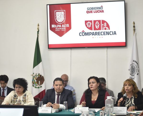 Óscar V. Machado / CDMX Magacín Al comparecer ante las comisiones unidas de Alcaldías y Límites Territoriales, y de Administración Pública Local del Congreso de la Ciudad de México, el Alcalde de Milpa Alta, José Octavio Rivero Villaseñor, planteó realizar una reunión de los 16 alcaldes y alcaldesas con esta soberanía capitalina para analizar el presupuesto que se destinan cada año a las demarcaciones. Argumento que en el caso de Milpa Alta los recursos no son suficientes para atender las demandas de los más de 160 mil habitantes que viven en esta jurisdicción del sur de la capital del país, a pesar de que en los últimos 2 años se ha incrementado 150 millones de pesos por año, estos incrementos se van para cubrir el déficit de la alcaldía, del capítulo 1000 principalmente, que corresponde a los salarios, más la inflación. “Del año 2025 yo calculo que nos quedó como 1.5, 2% de presupuesto real para canalizar hacia la ciudadanía. En mi caso particular, nosotros necesitamos al menos un aumento de 10% en el presupuesto anual”. Ante eso, en el Salón Herberto Castillo del recinto parlamentario capitalino, el edil propuso realizar una reunión de los 16 alcaldes con los diputados para analizar cuánto es lo qué se va a gastar al año, tomando en cuenta la inflación que se aumenta en salarios, “a partir de eso, que nos puedan dar un planteamiento de un aumento real para que nosotros podamos tener mejores programas, podamos aumentar obra pública, mas recursos a otras partidas para incrementar el nivel de vida de las personas”. En su comparecencia, Rivero Villaseñor recalcó que su gobierno ha reducido la inseguridad en 18%, porque se han incrementado diversas acciones como la adquisición de 3 patrullas pick up, 20 motopatrullas, la implementación del programa “Barrio alerta” con el cual se han concretado 251 asambleas vecinales, se construyeron 3 casetas de vigilancia en 3 de los 12 pueblos originarios. Añadió que su gobierno construyó un centro de monitoreo con capacidad para 1,200 cámaras, “ya se colocaron 300 y este año instaremos 450, lo que ha permitido ser la alcaldía con mayor respuesta en detención de delincuentes, pues de cada 2 delitos, en uno se detiene al responsable”. Añadió que se destinaron 40 millones de pesos para rehabilitar 7 plazas púbicas, así como para construir un parque ecoturístico en San Juan Tepenahuac, además se canalizaron 12 millones de pesos para rehabilitar los caminos rurales y reparar 13 mil baches en toda la demarcación, 8.5 millones para rehabilitar banquetas.   Al destacar que Milpa Alta fue en 2025 la única alcaldía que no padeció inundaciones, Rivero Villaseñor señaló que implementó el programa Operación Desagüe con un presupuesto de 10 millones de pesos, que también usó para dar mantenimiento a 33 barrancas. “También ayudó a esto que adquirimos 5 nuevos camiones de basura”. En Desarrollo social, destacó la puesta en marcha del programa “Bebe Digno”, único en la ciudad y en el país, con la construcción de 10 Bebetecas que benefician a más de 2 mil infantes (de 0 a 10 años) con actividades como estimulación y aprendizaje de habilidades cognitivas, sociales y emocionales, incluso se les otorga clases de náhuatl. Este programa recibió el Premio Intercontinental de Alcaldes y Gobernadores, otorgado por el Consejo de Líderes y Empresarios a Nivel Internacional. Añadió que en el año 2025 su gobierno apoyó con 13 mil pesos a productores de nopal con lo cual canalizó 72 millones de pesos y en 2026 estos recursos crecieron a 76 millones de pesos para darles 14 mil pesos, “pero con el apoyo del gobierno capitalino, cada productor recibirá 17 mil pesos”. Rivero Villaseñor destacó la implementación del programa “Protectora de la Salud” que tiene el objetivo de atender a 10 mil milpatenses. En su primera parte cuenta con una clínica que ofrece servicios gratuitos de medicina general, odontología, laboratorio clínico, servicios de optometría. Apuntó que con el esquema “Alimento digno” en 2025 se beneficiaron a 13,500 personas con la entrega de una despensa, se entregaron 250 apoyos a personas con discapacidad, 400 aparatos auditivos y andaderas. Con miras al Mundial de Futbol 2026, el edil dijo que se buscará aprovechar que el Estadio Azteca se encuentra a 40 minutos de la demarcación, por lo que se rehabitaron diversas centros deportivos, se cuentan con 21 rutas turísticas del mole, nopal, miel, zona verdes, “muy pronto vamos a inaugurar el Museo de la Comida de Milpa Alta, tenemos el programa “Milpa Cultura” que se despliega en los 12 pueblos de la demarcación con actividades musicales, artísticas y de desarrollo como Yoga en el bosque o serenidad verde. Durante la comparecencia participaron las diputadas Elizabeth Mateos Hernández, presidenta de la Comisión de Administración Pública Local, Ileana Sánchez Chávez, presidenta de la Comisión de Alcaldías y Límites Territoriales, así como las legisladoras Leticia Haro Jiménez, Tania Larios Pérez, Luisa Ledezma Alpízar, Diana Barragán Sánchez, Yolanda García Ortega, así como el diputado Federico Chávez Semerena.